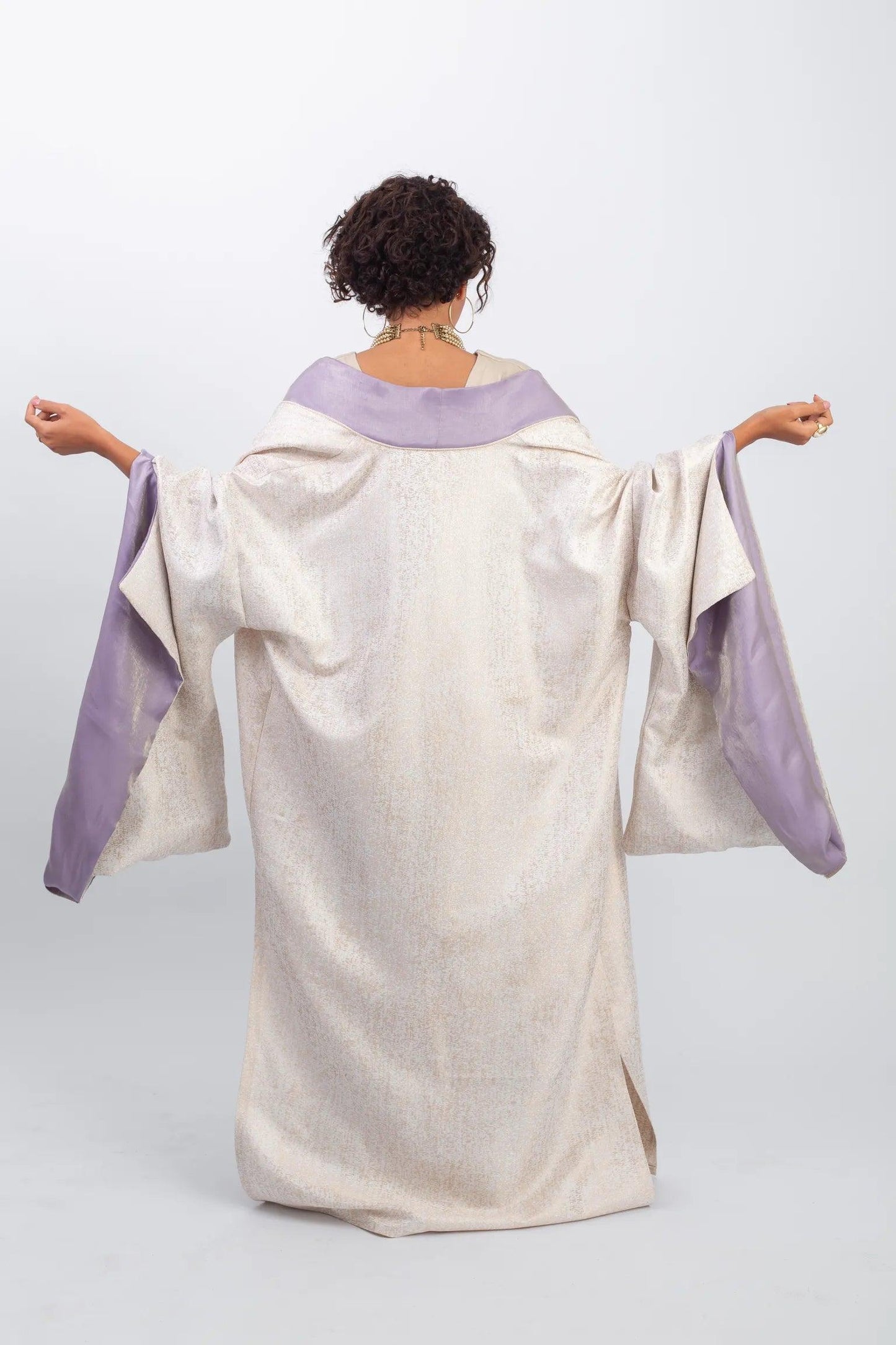Classy kaftan in delightful colors with belt - Bisht Couture