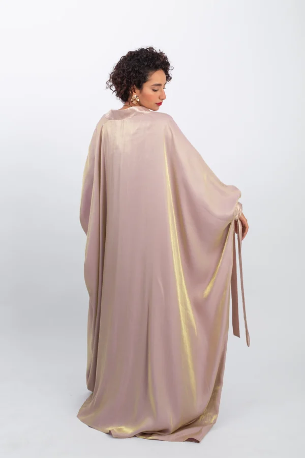 Simple feminine Abaya to embrace your femininity